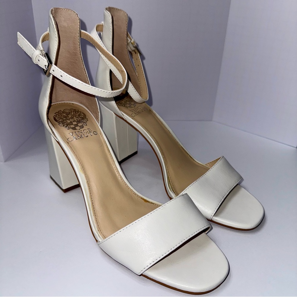 NWOB Vince Camuto White Winderly Block Heel Ankle Strap Sandals
